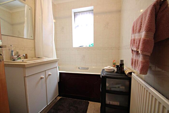 2 Bedroom Detached Bungalow To Rent In Swan Close, Colchester, CO4