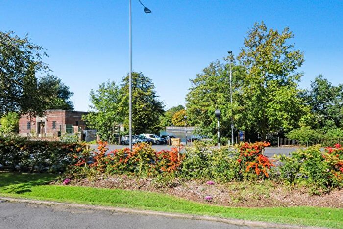 2 Bedroom Apartment To Rent In Grove Road, Surbiton, KT6