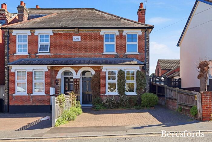 3 Bedroom Semi-Detached House For Sale In Junction Road, Warley, CM14