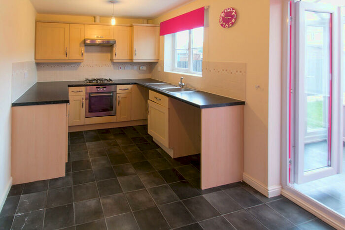 3 Bedroom Semi-Detached House To Rent In Harris Road, Armthorpe, Doncaster, DN3