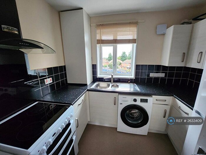 3 Bedroom Flat To Rent In Earlham West Centre, Norwich, NR5