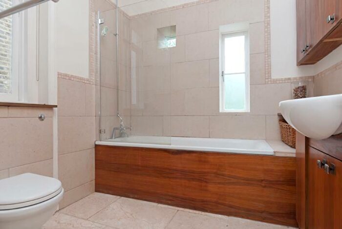 1 Bedroom Flat To Rent In Brondesbury Villas, Queen's Park, London, NW6