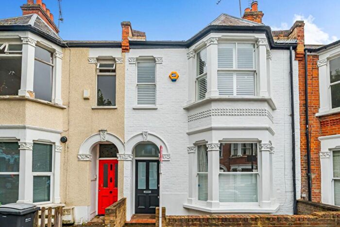 3 Bedroom Flat For Sale In Cotleigh Road, London, NW6