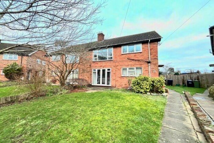 2 Bedroom Flat To Rent In Coniston Road, Leamington Spa, CV32