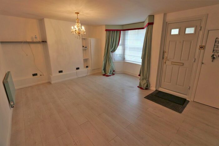 1 Bedroom Flat To Rent In Priory Road, Hastings, TN34