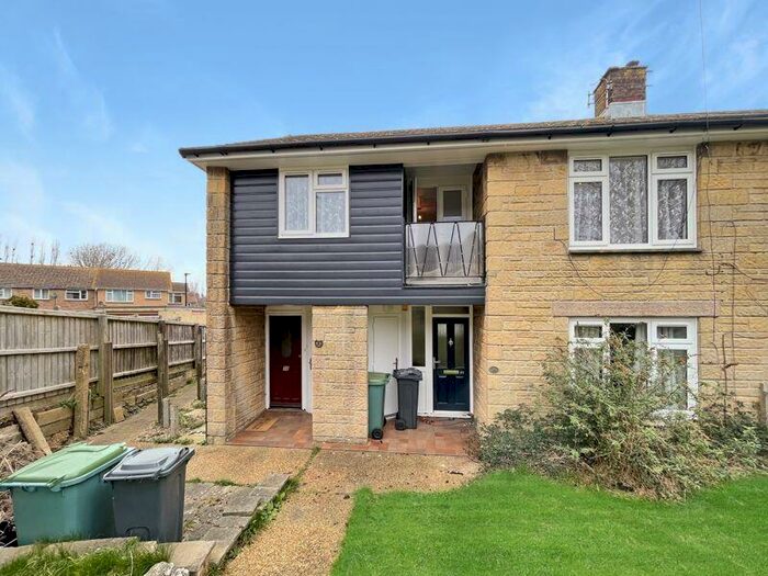 2 Bedroom Flat To Rent In Station Road, Brading, PO36