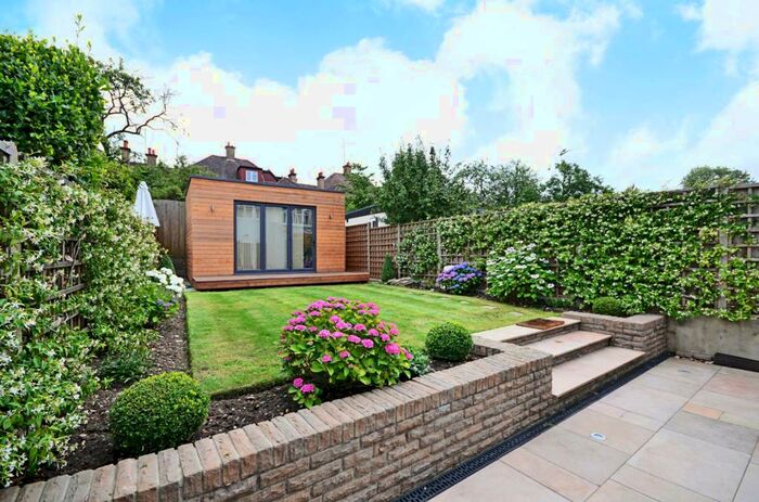 6 Bedroom Semi-Detached House To Rent In Hillcrest Avenue, Temple Fortune, London, NW11