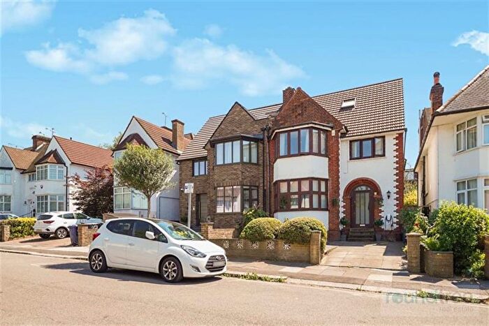 5 Bedroom Semi-Detached House For Sale In St. Andrews Road, Golders Green, NW11