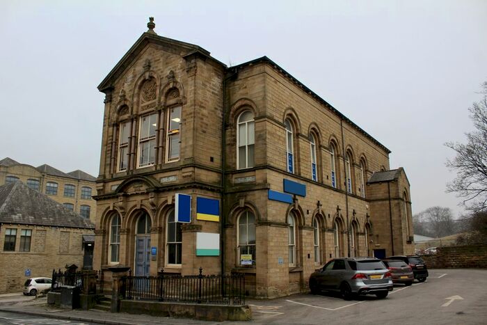 1 Bedroom Block Of Flats To Rent In Admiral House, Blakeridge Lane, Batley, West Yorkshire WF17