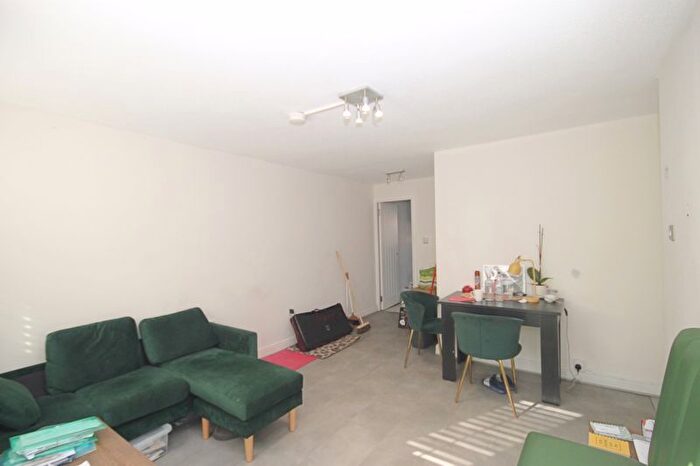 1 Bedroom Flat For Sale In Dacre Close, Greenford, UB6