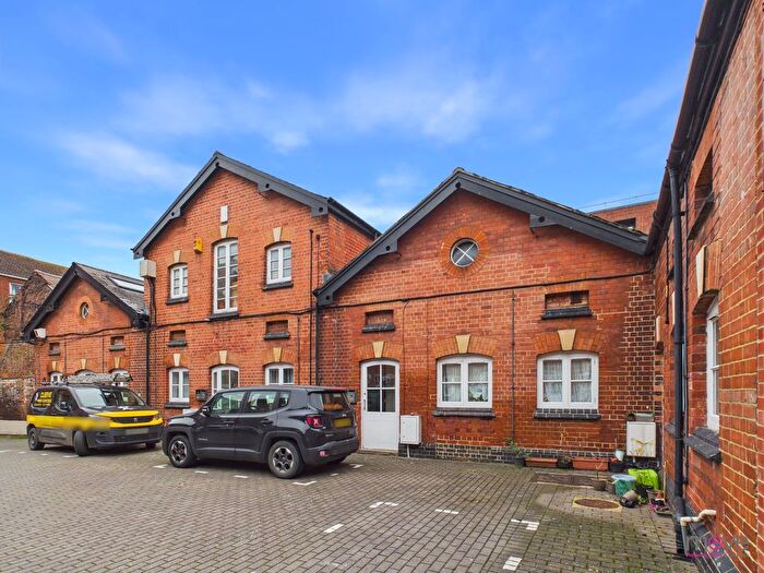 1 Bedroom Flat To Rent In Chelsea Court, Gloucester, GL1