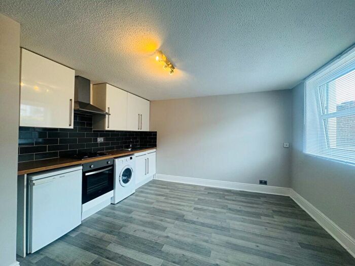 1 Bedroom Flat To Rent In South Parade, Southsea, PO5