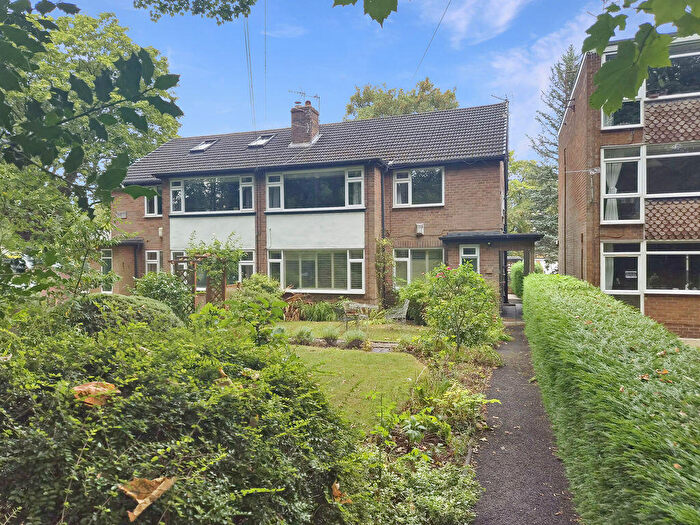 2 Bedroom Apartment For Sale In Shire Oak Road, Leeds, LS6