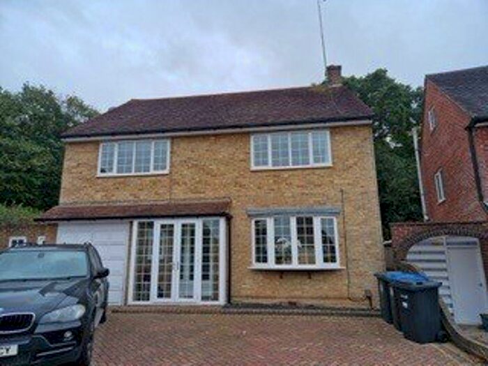 4 Bedroom House To Rent In Buckhurst Hill, IG9