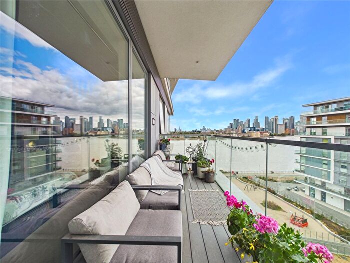 2 Bedroom Flat For Sale In Iverson Point, Harrison Walk, Greenwich, SE10