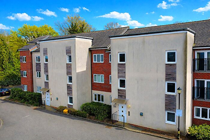 2 Bedroom Flat For Sale In Thorn Mead, Adeyfield, Hemel Hempstead, HP2