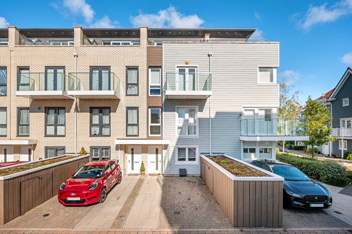 4 Bedroom Town House To Rent In Champlain Street, Reading, RG2
