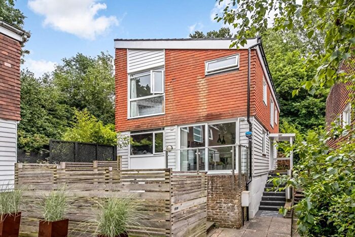 4 Bedroom House To Rent In Great Brownings, Dulwich, London, SE21