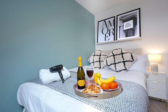 4 Bedroom House To Rent In Bicton Chase, Milton Keynes, Buckinghamshire, MK10