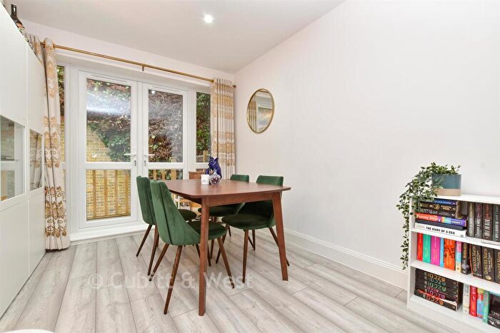 3 Bedroom Town House For Sale In Oakmont Close, Kenley, Surrey, CR8