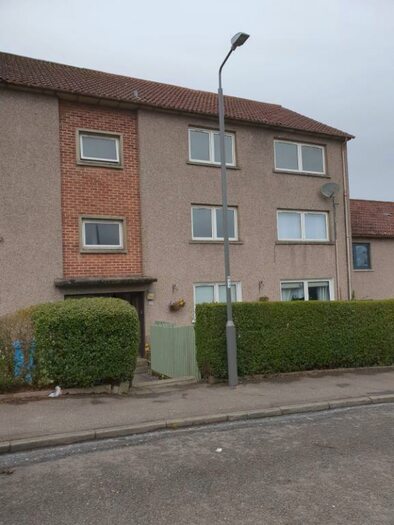 2 Bedroom Flat To Rent In Springfield Drive, Barrhead, East Renfrewshire, G78