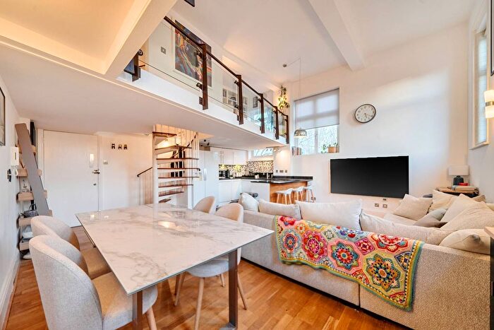 2 Bedroom Flat For Sale In Old Kent Road, Elephant And Castle, London, SE1