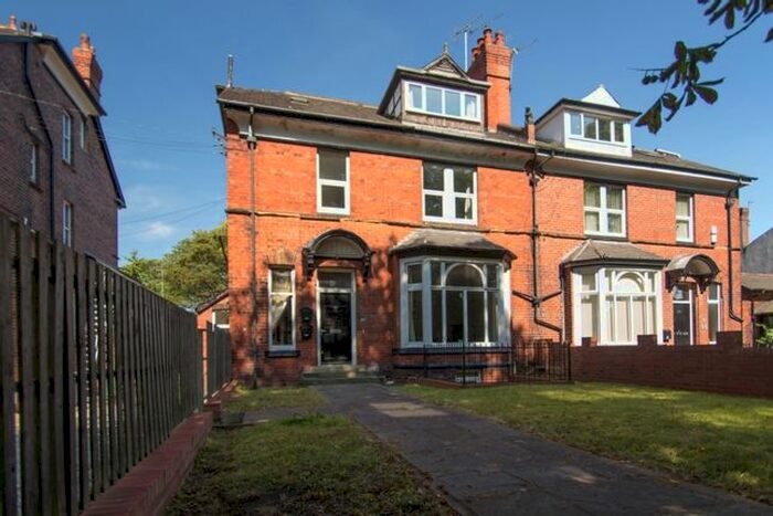 2 Bedroom Flat To Rent In Otley Road, Headingley, Leeds, LS16