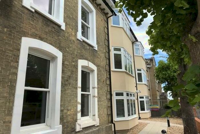 1 Bedroom Flat To Rent In The Avenue, SO17