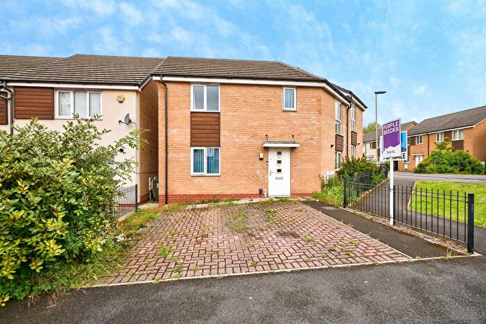 3 Bedroom Semi Detached House For Sale In Webley Grove, Dudley, DY1