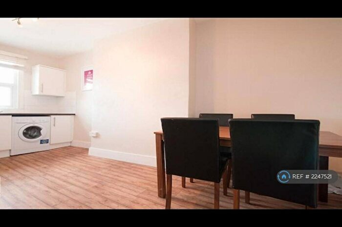 1 Bedroom Flat To Rent In Stoke Newington Road, London, N16