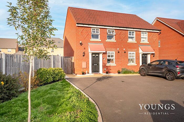 3 Bedroom Semi Detached House For Sale In Ullswater Drive, Hullbridge, SS5