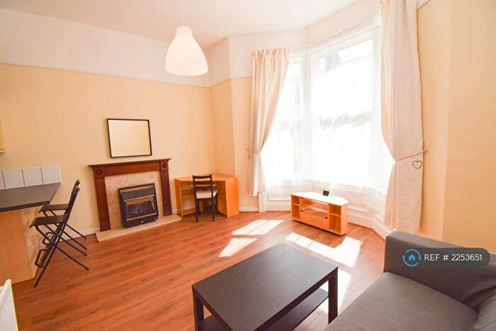 1 Bedroom Flat To Rent In Lambton Road, Newcastle Upon Tyne, NE2