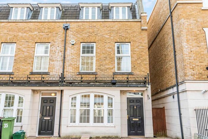 3 Bedroom Town House To Rent In St Martins Lane, Beckenham, BR3