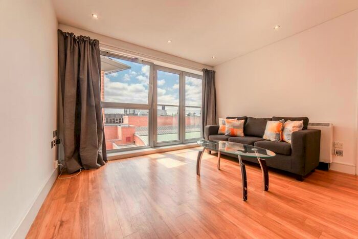 2 Bedroom Apartment To Rent In Hanley House, Nottingham, NG1