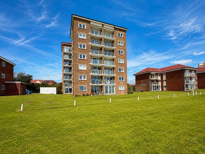 2 Bedroom Flat For Sale In Sutton Place, Bexhill On Sea, TN40