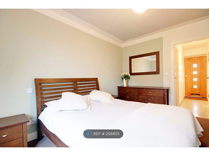 2 Bedroom Flat To Rent In Garnet House, Wapping, E1W