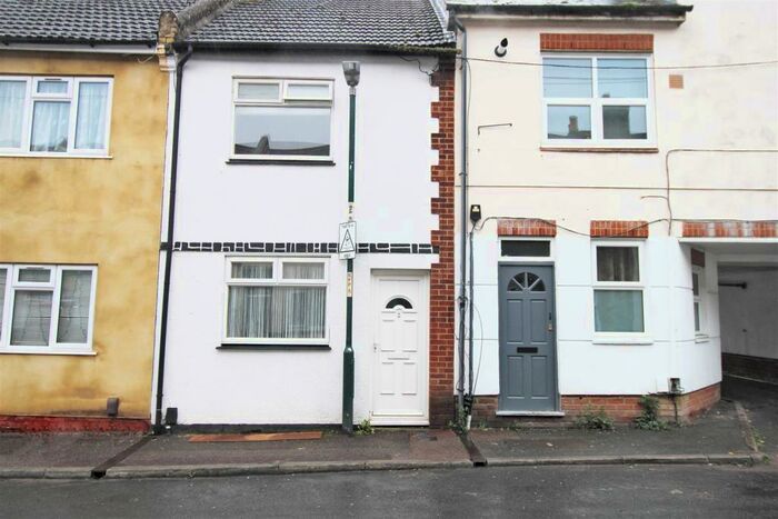 3 Bedroom House To Rent In Grove Road, Chatham, ME4