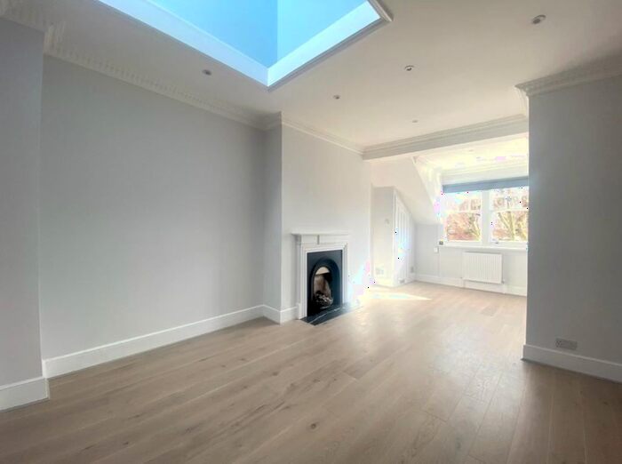 2 Bedroom Flat To Rent In Queens Avenue, London, N10