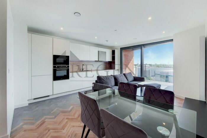 2 Bedroom Apartment To Rent In Skyline Apartments, Makers Yard, E3