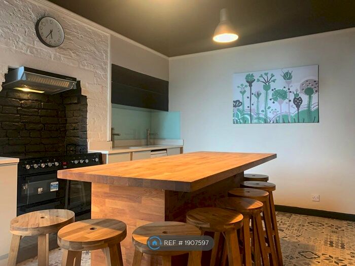 10 Bedroom Terraced House To Rent In Moss Lane East, Manchester, M14