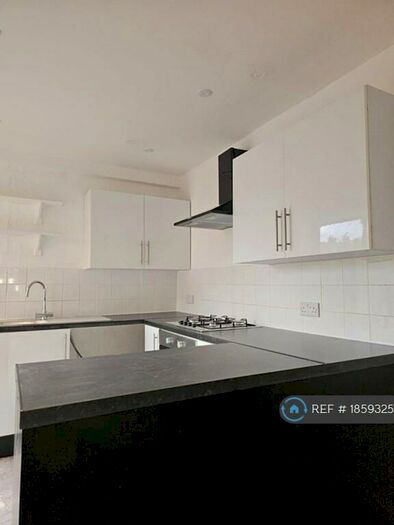 3 Bedroom Terraced House To Rent In Blackpool Road, Ashton-On-Ribble, Preston, PR2