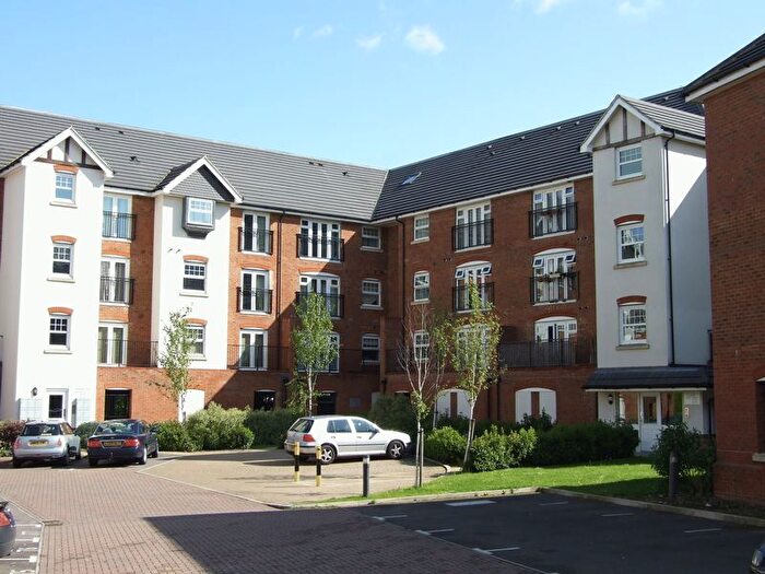 2 Bedroom Flat To Rent In Woodfield Road, Crawley, RH10