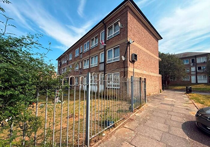 2 Bedroom Flat For Sale In Flintmill Crescent, Blackheath, London, SE3