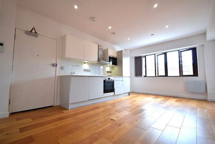 Apartment To Rent In High Street, Maidenhead, SL6