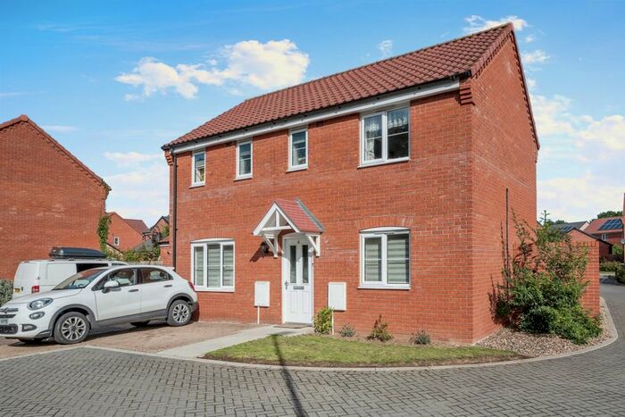 3 Bedroom Detached House To Rent In Roman Way, Aylsham, Norwich, NR11