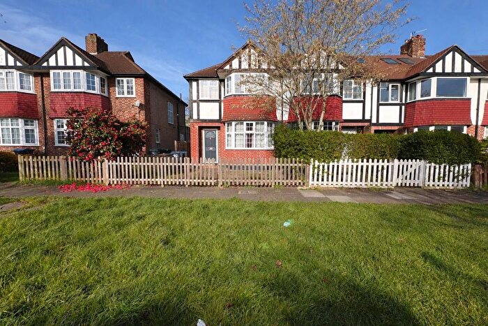 3 Bedroom End Terrace House For Sale In Kingshill Avenue, Worcester Park, Kingston Upon Thames, KT4