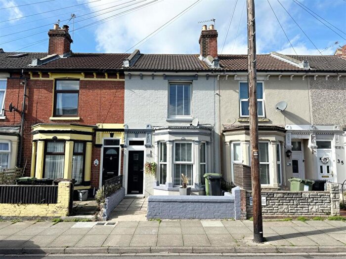 3 Bedroom Terraced House For Sale In North End Grove, Portsmouth, PO2