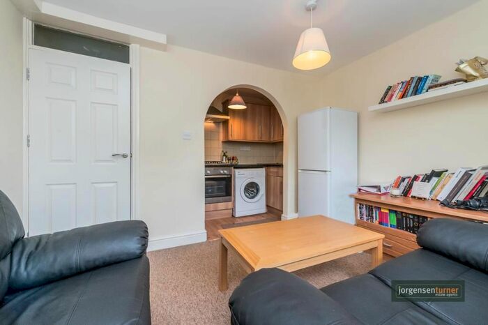 2 Bedroom Flat To Rent In Loftus Road, Shepherds Bush, London, W12