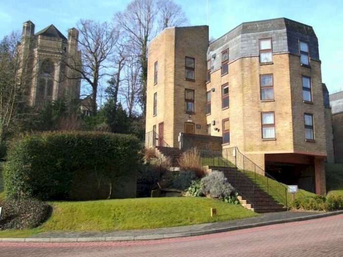 2 Bedroom Flat To Rent In Godalming, Surrey, GU7