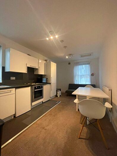 2 Bedroom Flat To Rent In High Road Leytonstone, London, E11